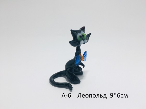 Кот Леопольд из стекла